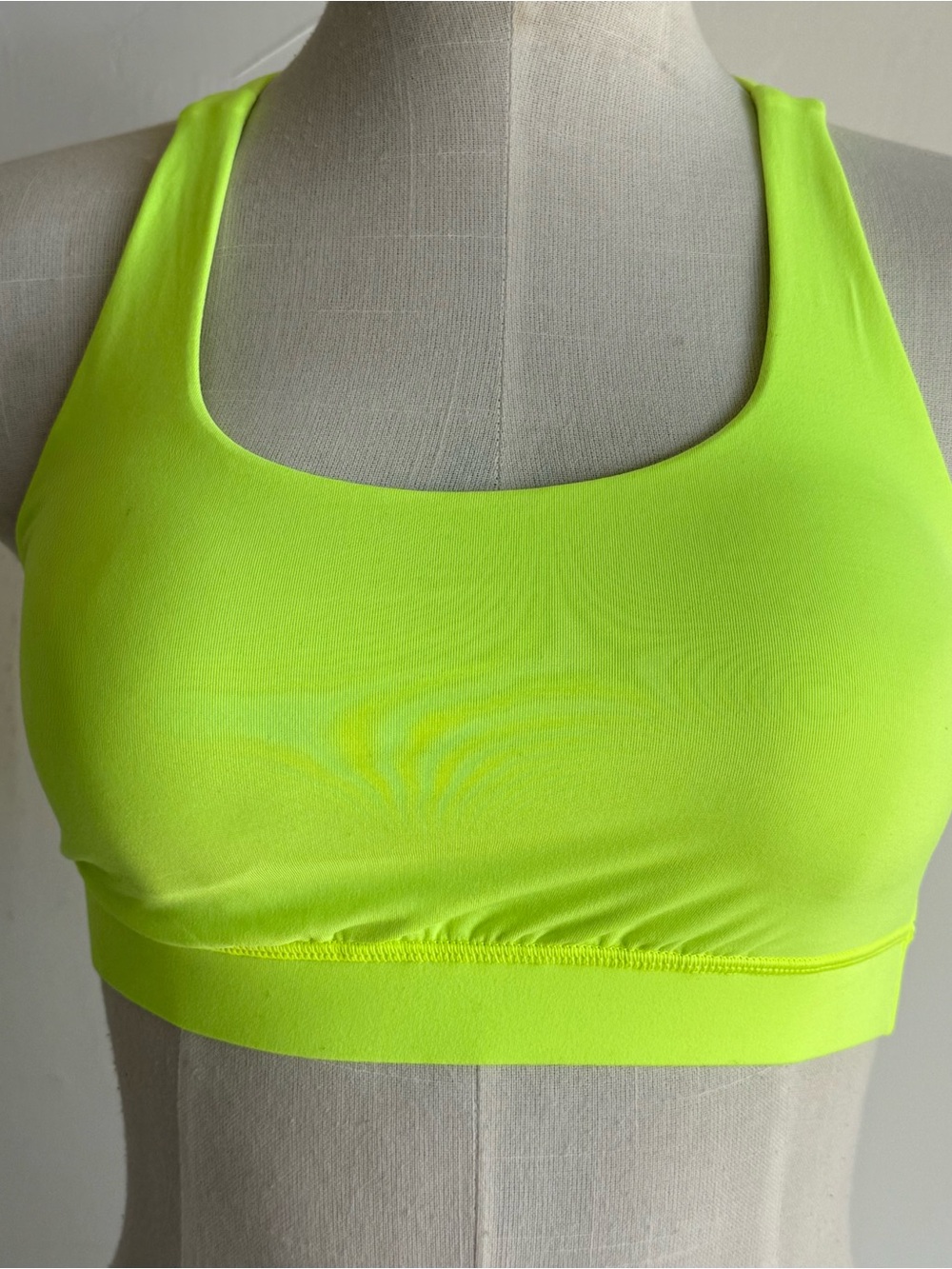lululemon athletica Neon Yellow Sports Bra SZ 6 logo strappy padded scoop neck